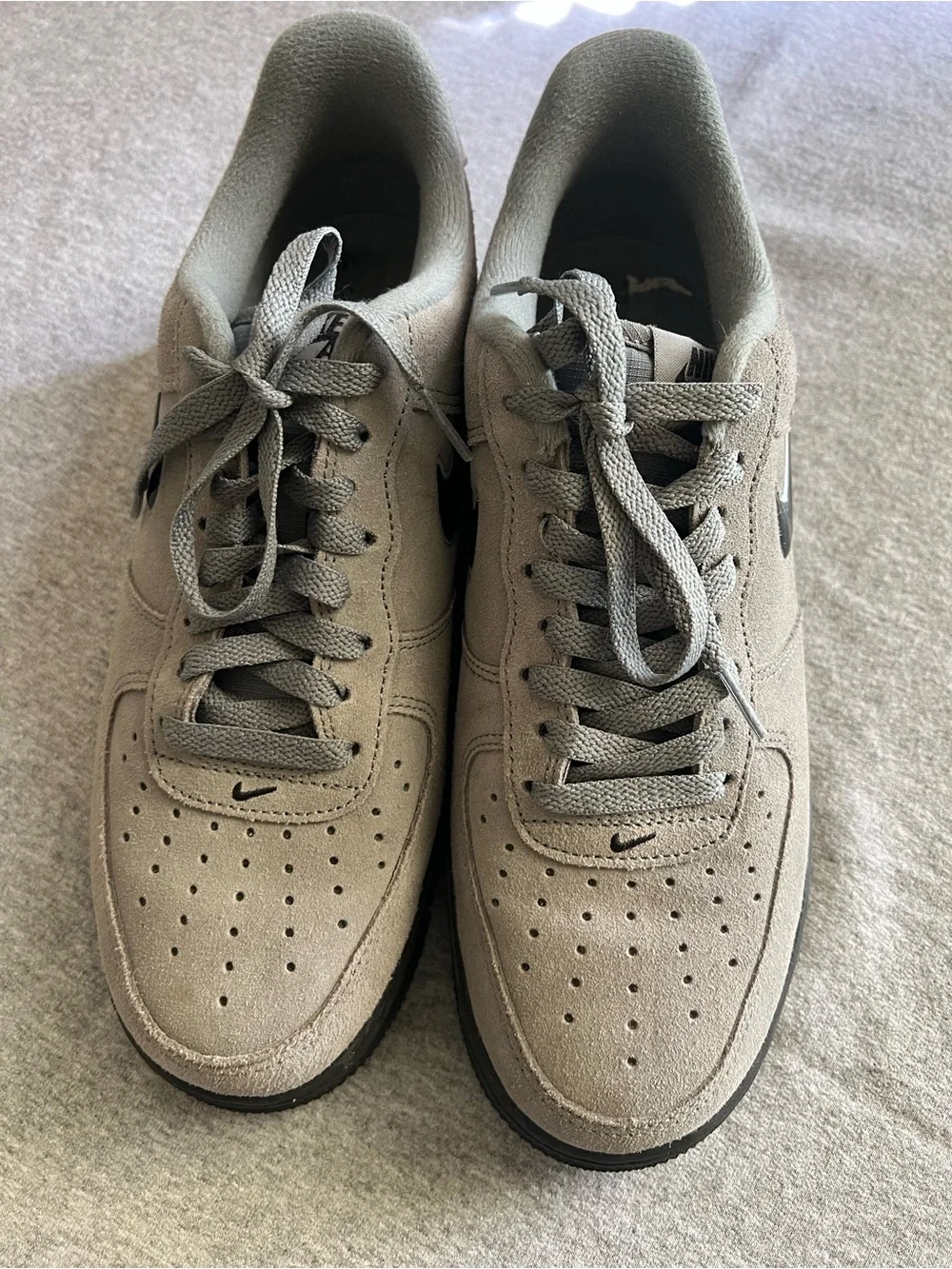 Nike Men’s Suede Sneakers Air Force One in Gray and Black